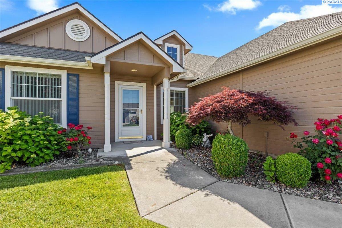 Property Photo: 106 Muirfield Lane WA 99301