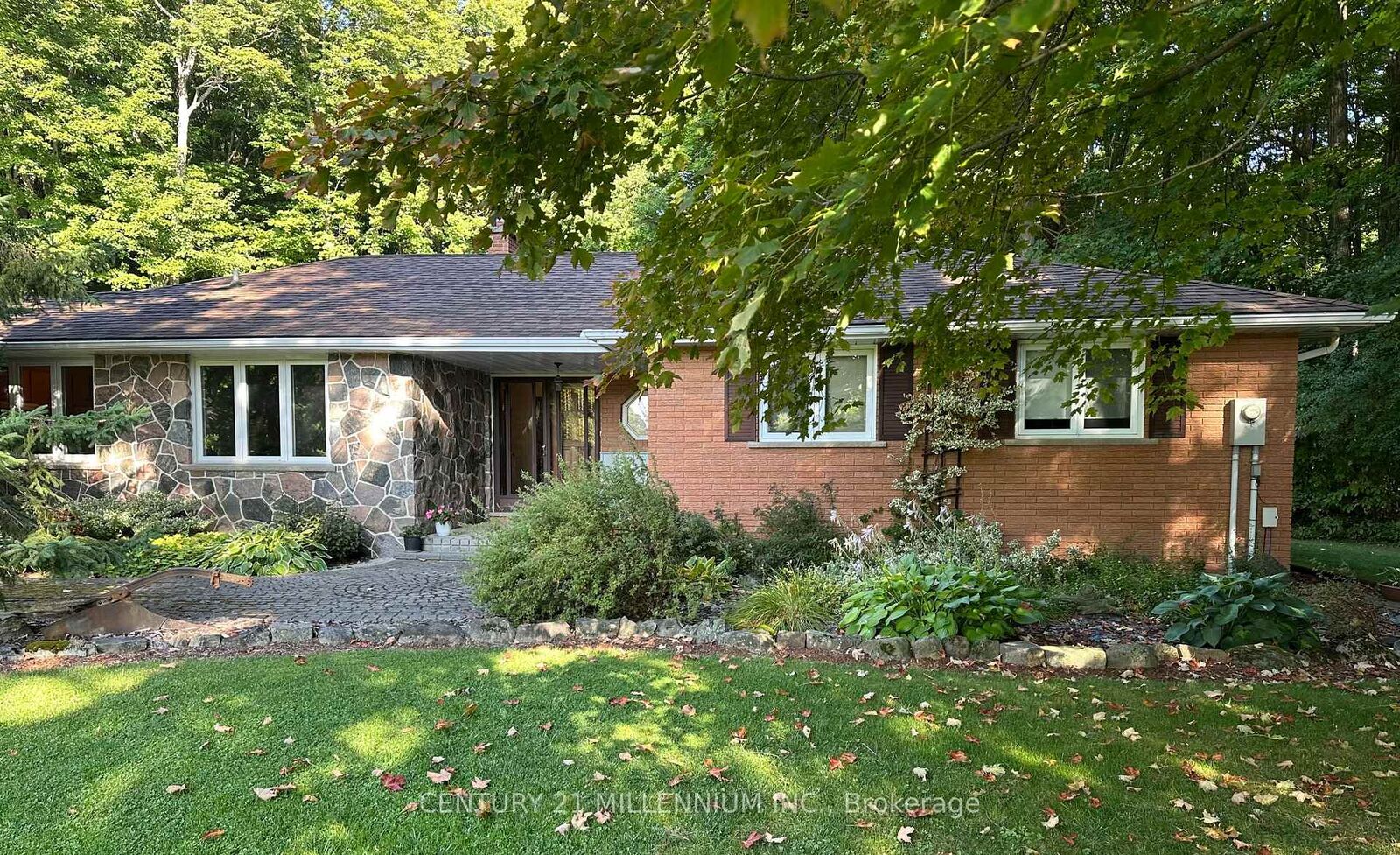 Photo de la propriété:  1264 Olde Base Line Road  ON L7C 0J1 