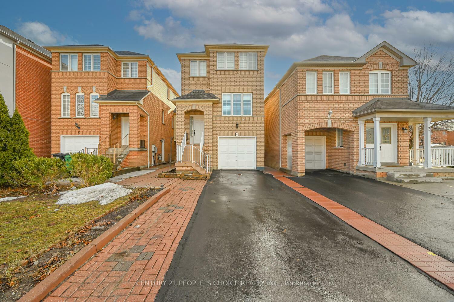 Photo de la propriété: 4 Domenico Crescent ON L6P 1H5