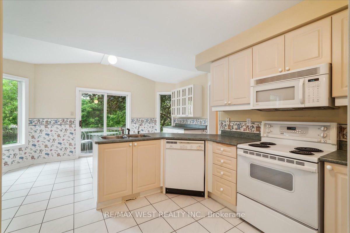 Property Photo: 204 Millard Street ON L4A 5E1