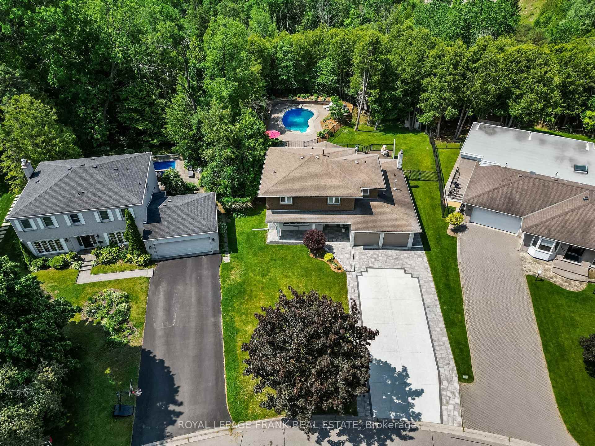 Property Photo: 251 Sherwood Court ON L1G 6P5