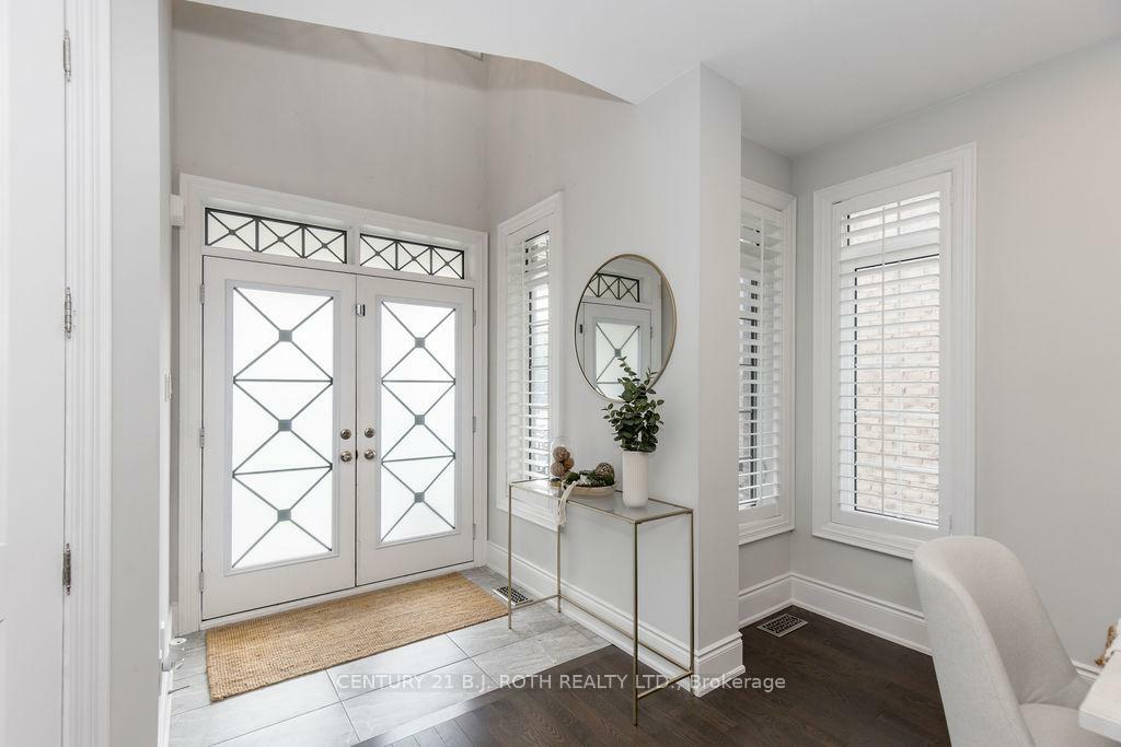 Property Photo: 20 Westminster Circle ON L4M 0A3
