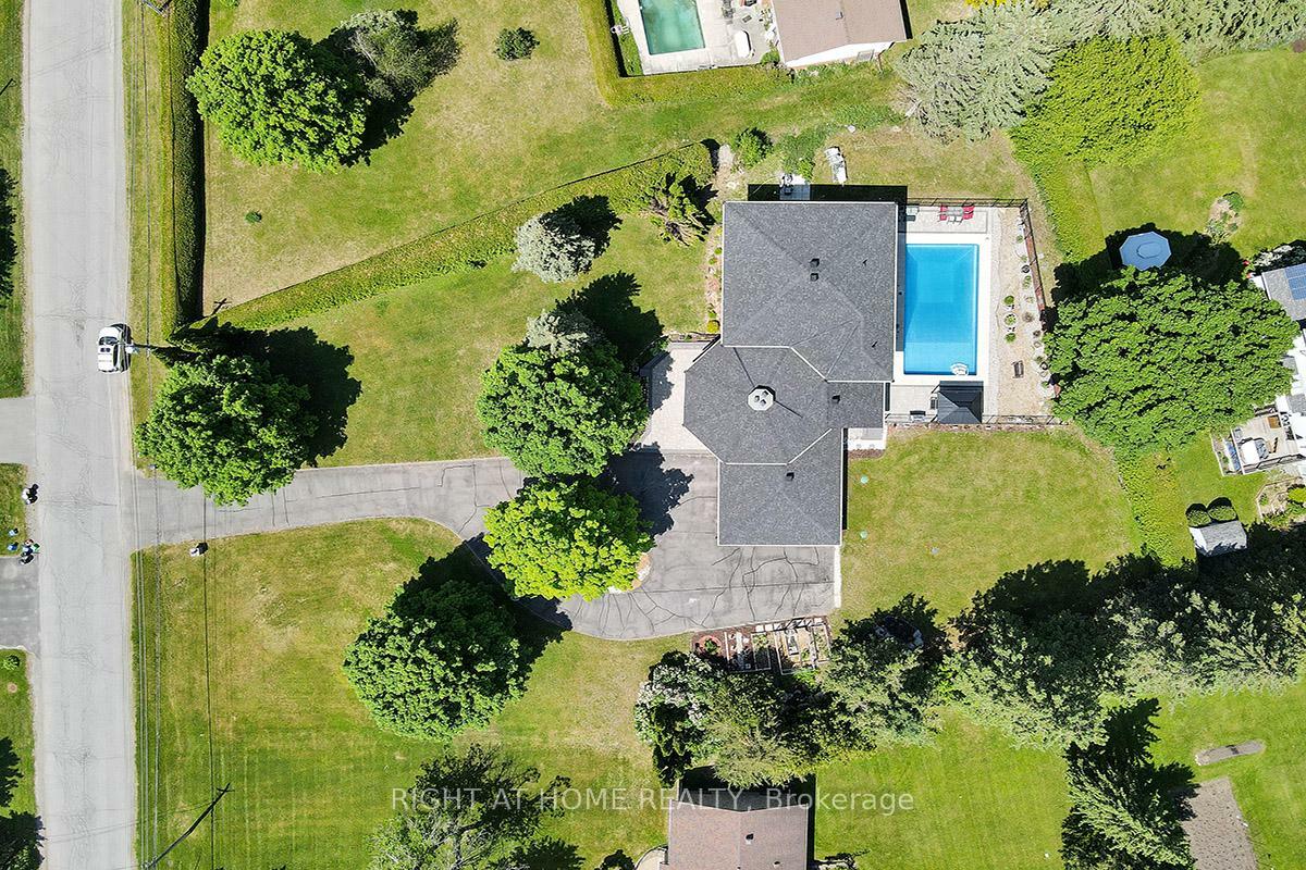 Photo de la propriété: 25 Bren Maur Road ON K2J 3Z7