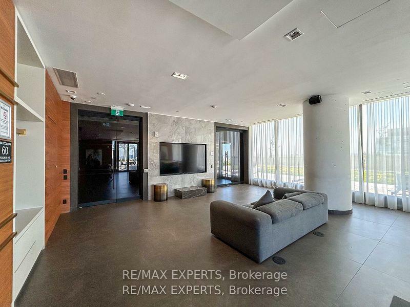 Property Photo: 9 Buttermill Avenue W Th05 ON L4K 0M5