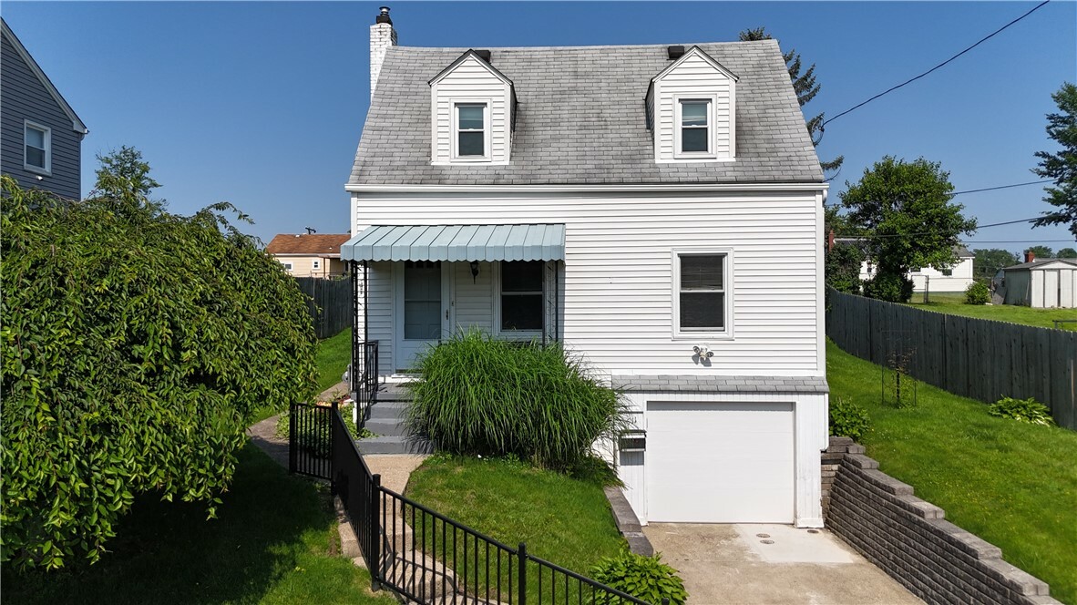 Property Photo: 511 Oakhurst Ave PA 15137
