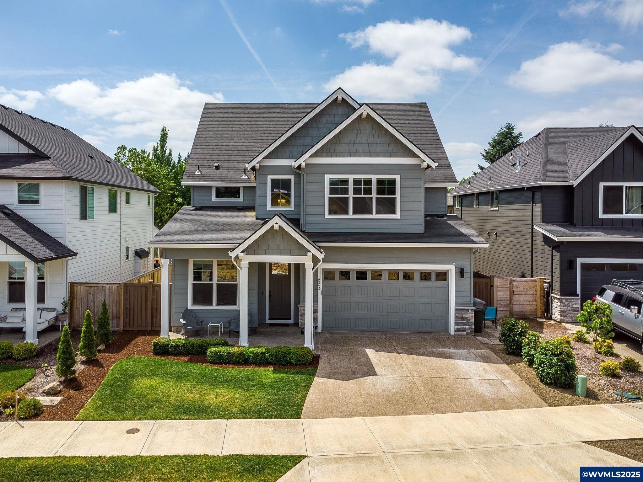 Property Photo:  853 NE 17th Av  OR 97013 