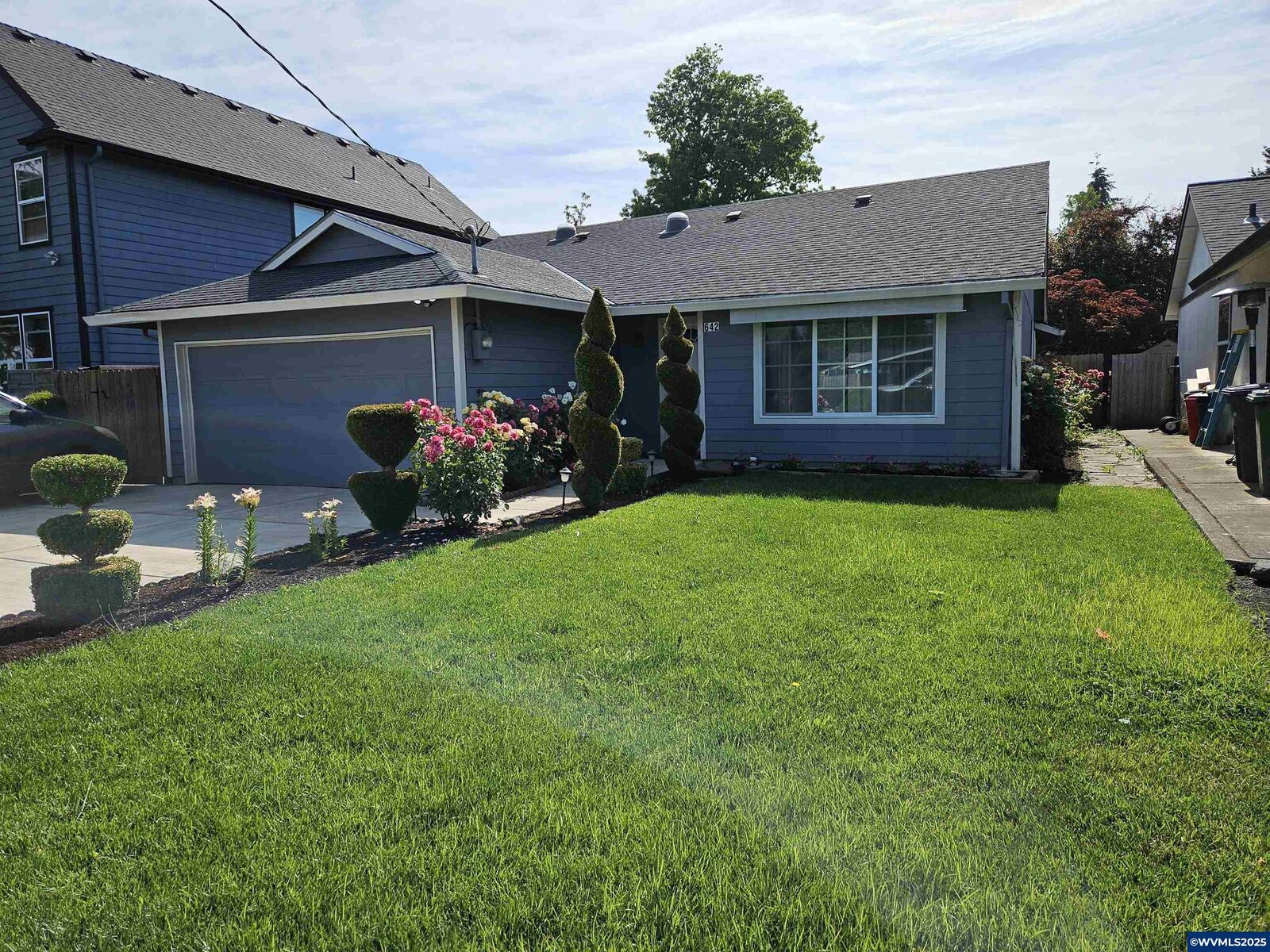 Property Photo: 642 Leasure St OR 97071