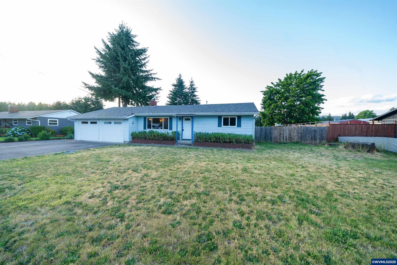 Property Photo: 345 Cedar St OR 97358