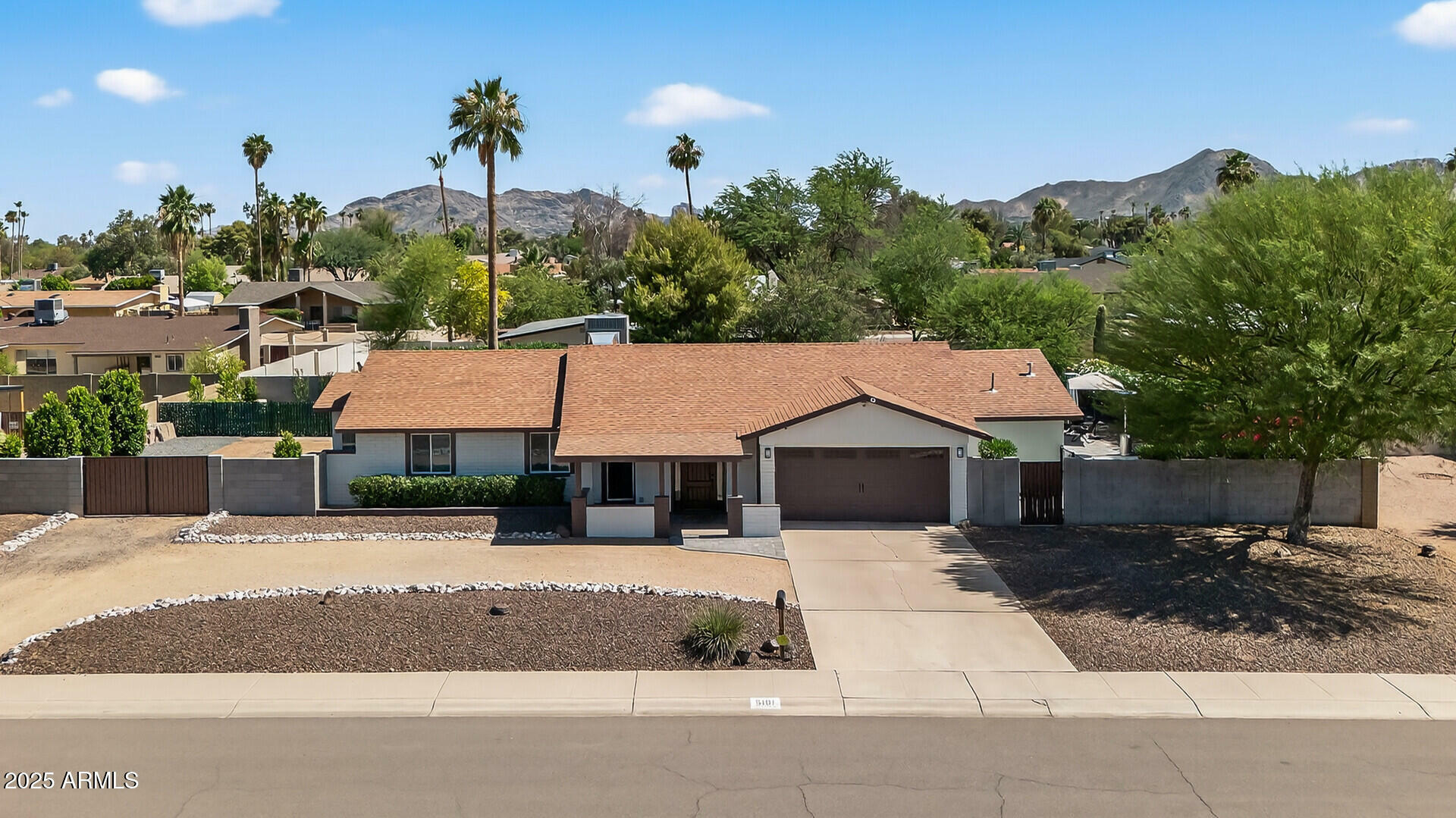 Property Photo: 5101 E Paradise Drive AZ 85254