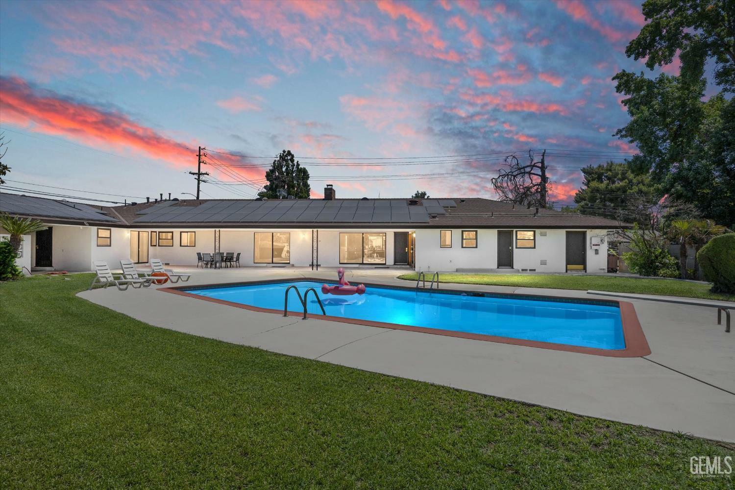 Property Photo: 495 Garnsey Avenue CA 93309
