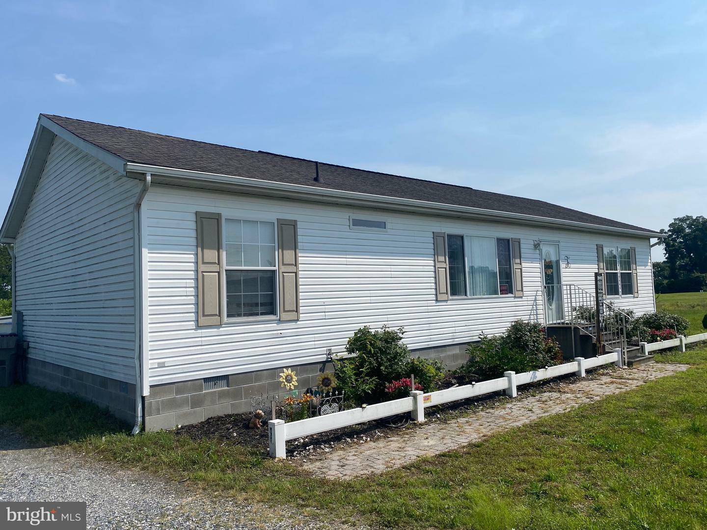 Property Photo: 11901 Sandy Ridge Drive DE 19956