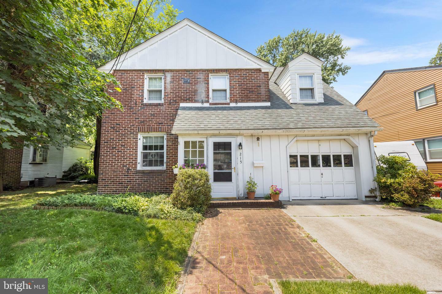 Property Photo: 215 N Vineyard Boulevard NJ 08108