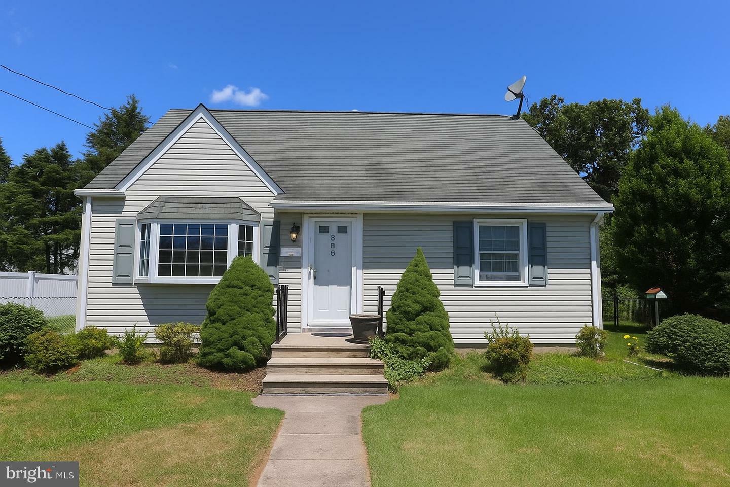 Property Photo: 886 Whitehorse Hamilton Square NJ 08610