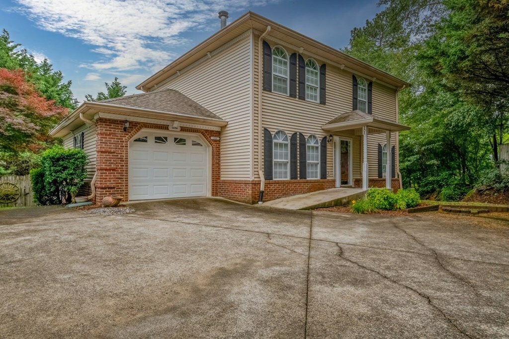 Property Photo: 1694 Burnt Oak Drive GA 30721