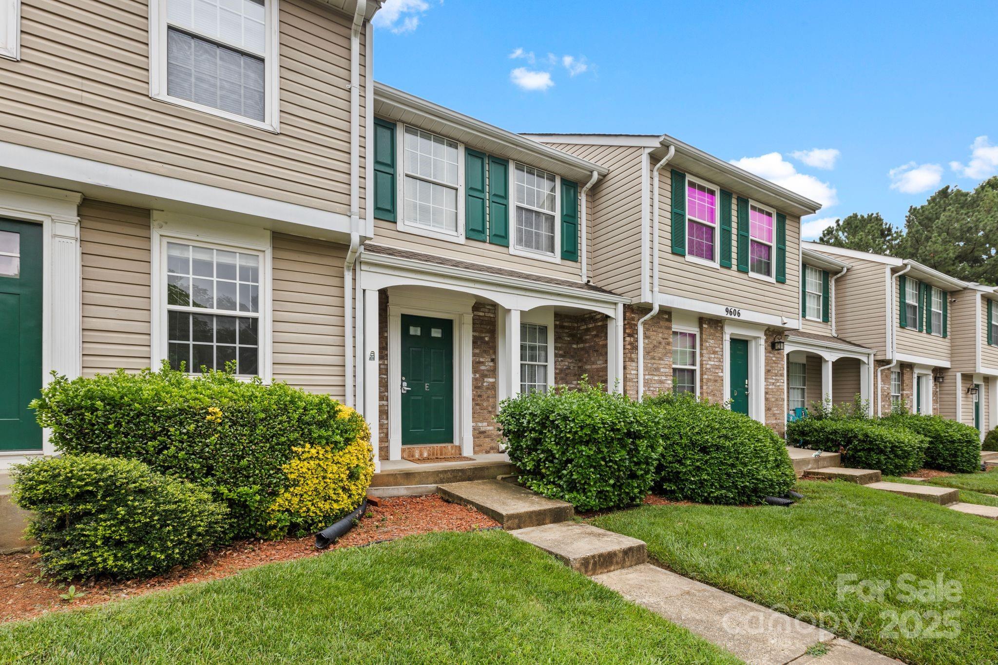 Property Photo: 9606 Vinca Circle NC 28213