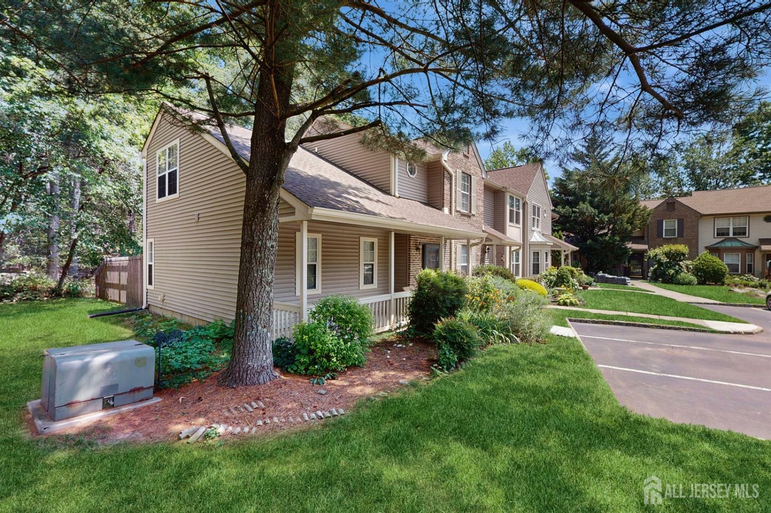Property Photo:  1406 Locust Court  NJ 08852 