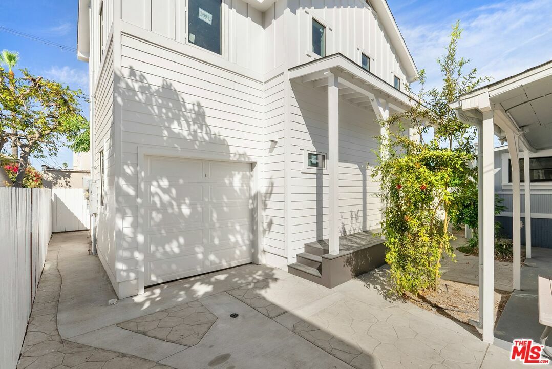 Property Photo: 1955 Bonsallo Ave CA 90007