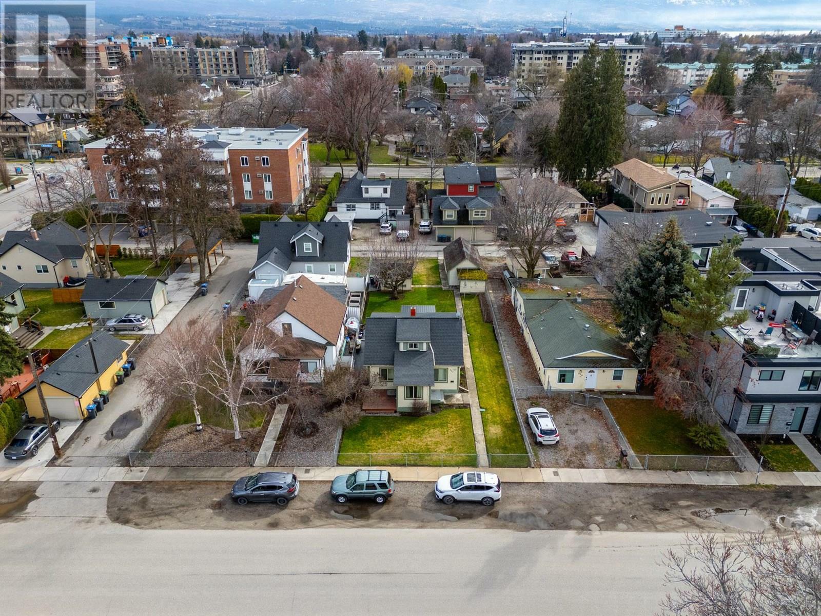 Property Photo: 867 Lawson Avenue BC V1Y 6S9