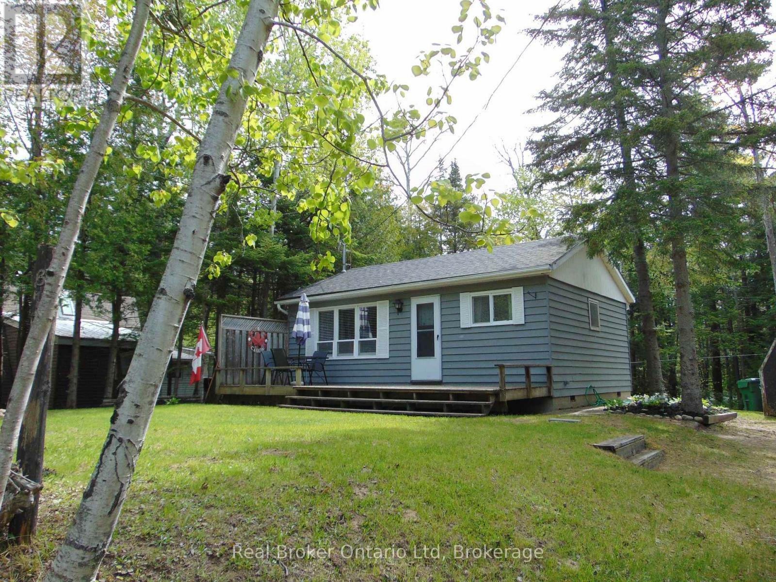 42 Thompson Avenue South  Native Leased Lands ON N0H 2L0 photo