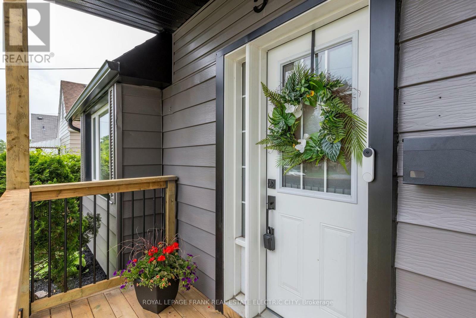 Property Photo: 547 Rose Avenue ON K9J 4E6