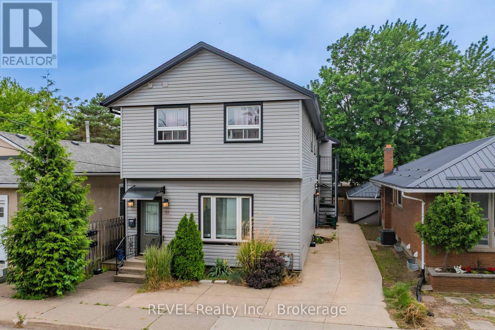 Property Photo: 31 Raymond Street 5 ON L2R 2T3