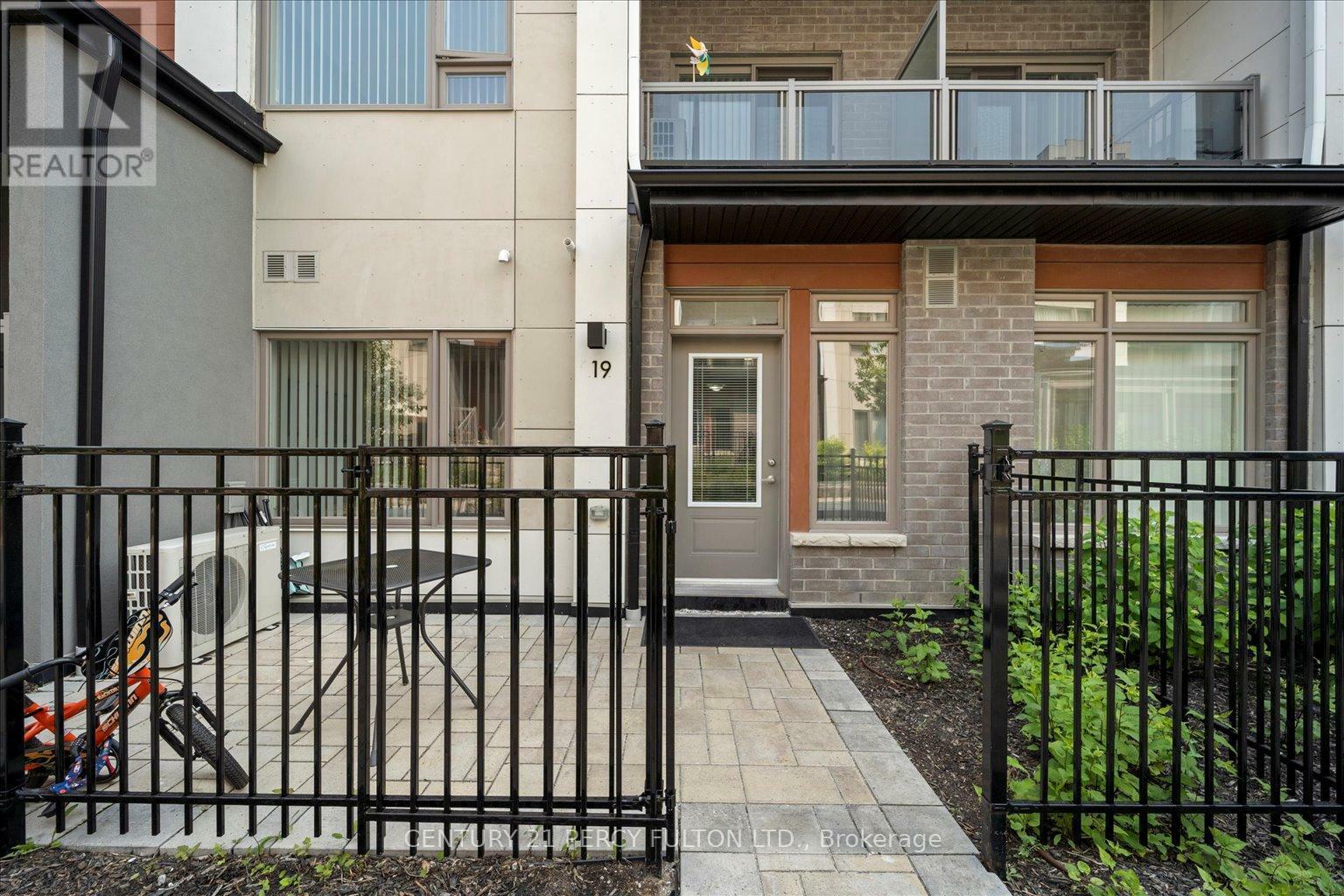 Property Photo: 70 Orchid Place Drive 19 ON M1B 0C4