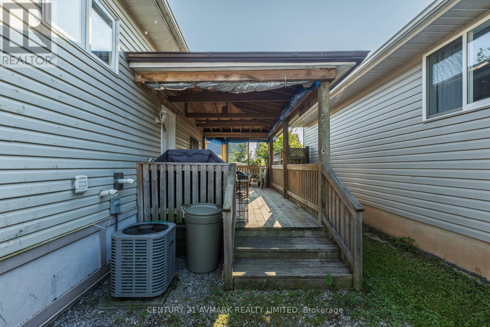 Property Photo: 29 Lillian Street ON L2A 5M1