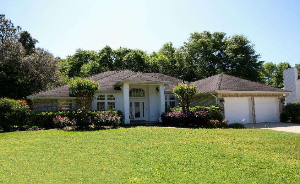 Property Photo: 2195 Chase Drive FL 32578