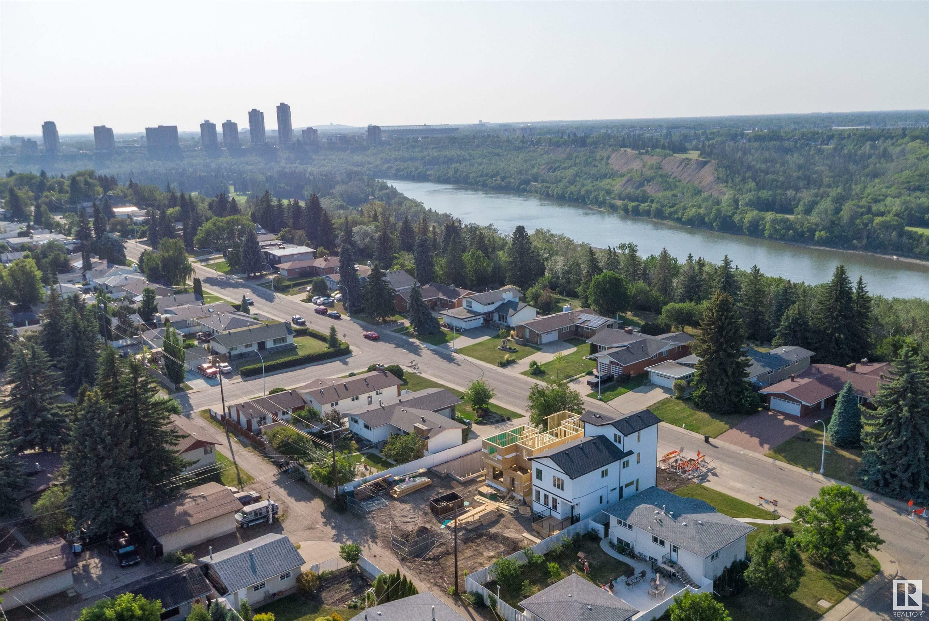 Property Photo:  7509 Rowland Rd NW  AB T6A 3W4 