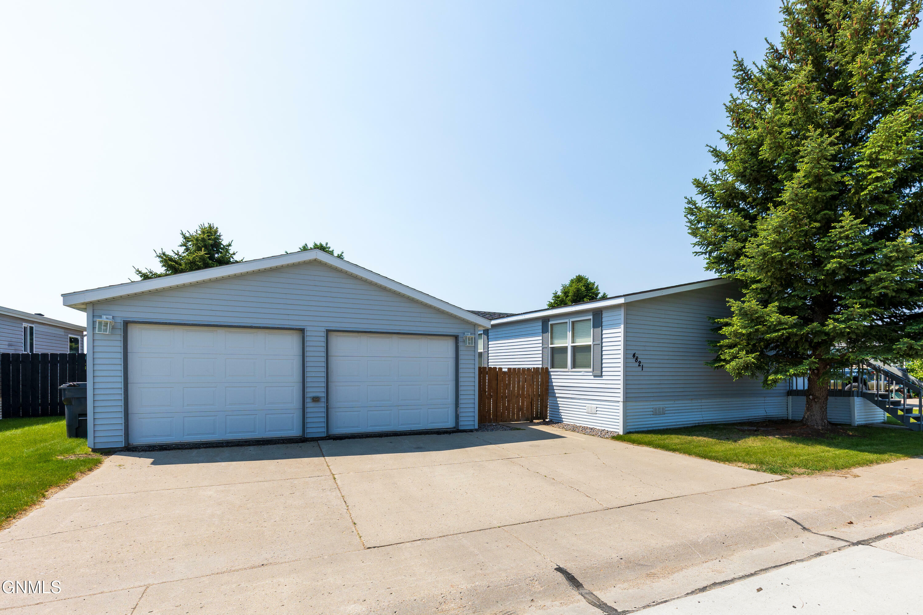 4821 Trenton Drive  Bismarck ND 58503 photo