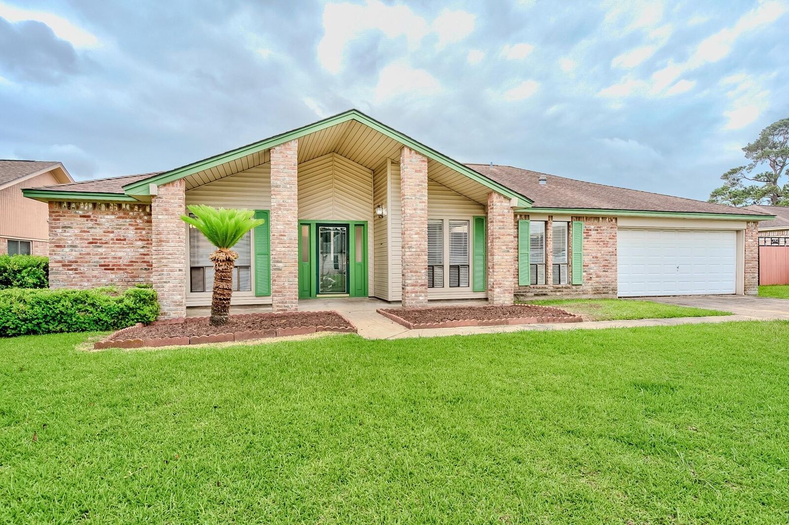 Property Photo: 3920 Blackberry Lane TX 77642