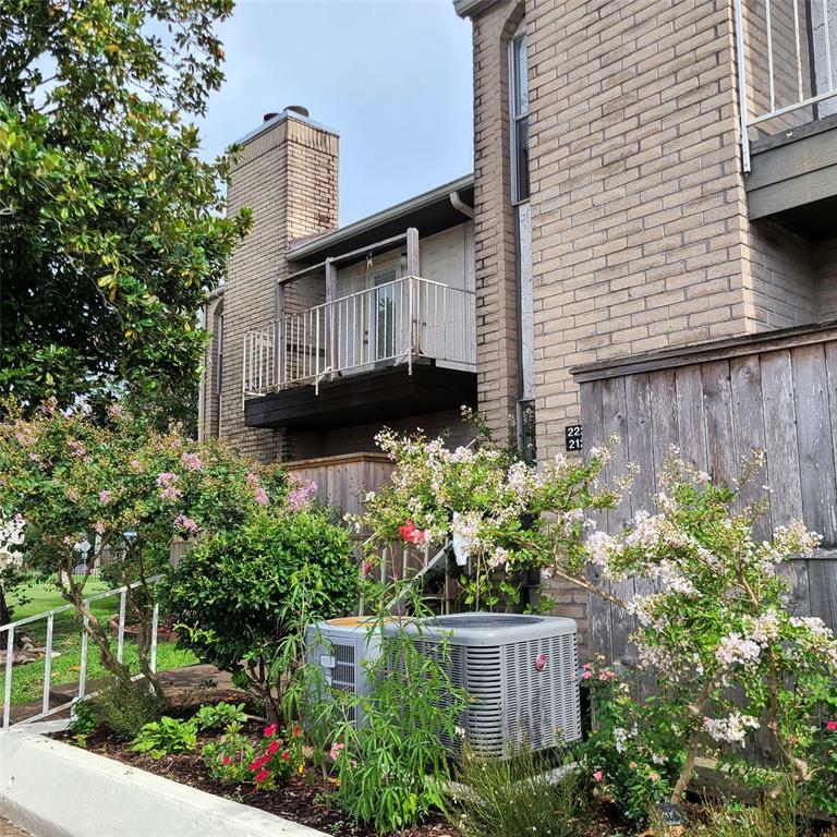 Property Photo: 2011 Spenwick Drive 220 TX 77055