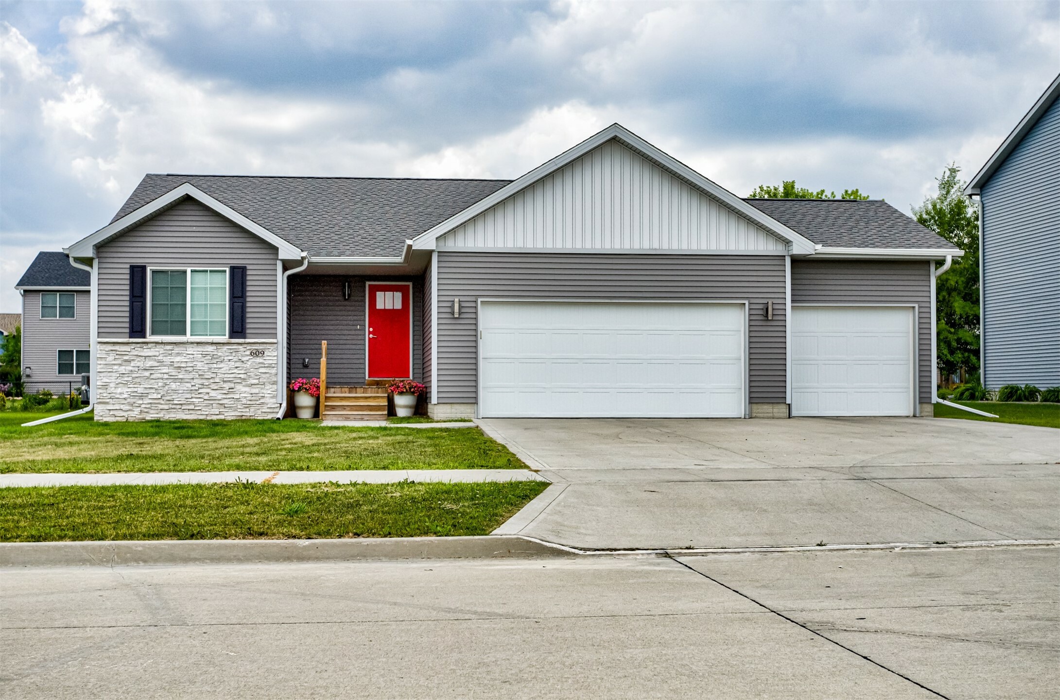 Property Photo: 609 Prairie View Drive IA 50124