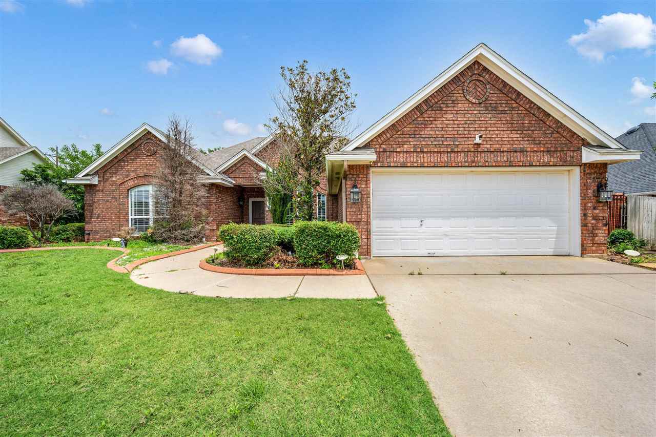 Property Photo: 817 NW 76th St OK 73505