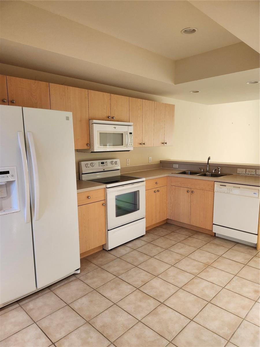 Property Photo:  1216 Rio De Janeiro Avenue 301  FL 33983 