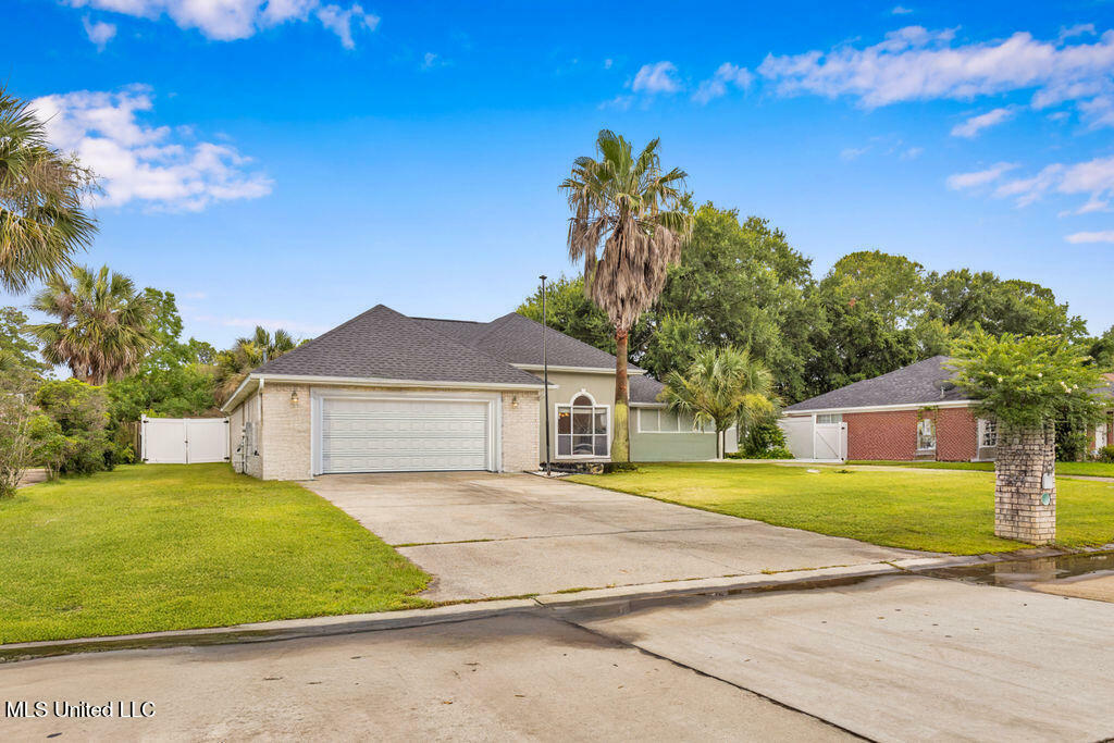 Property Photo: 886 On The Green MS 39532