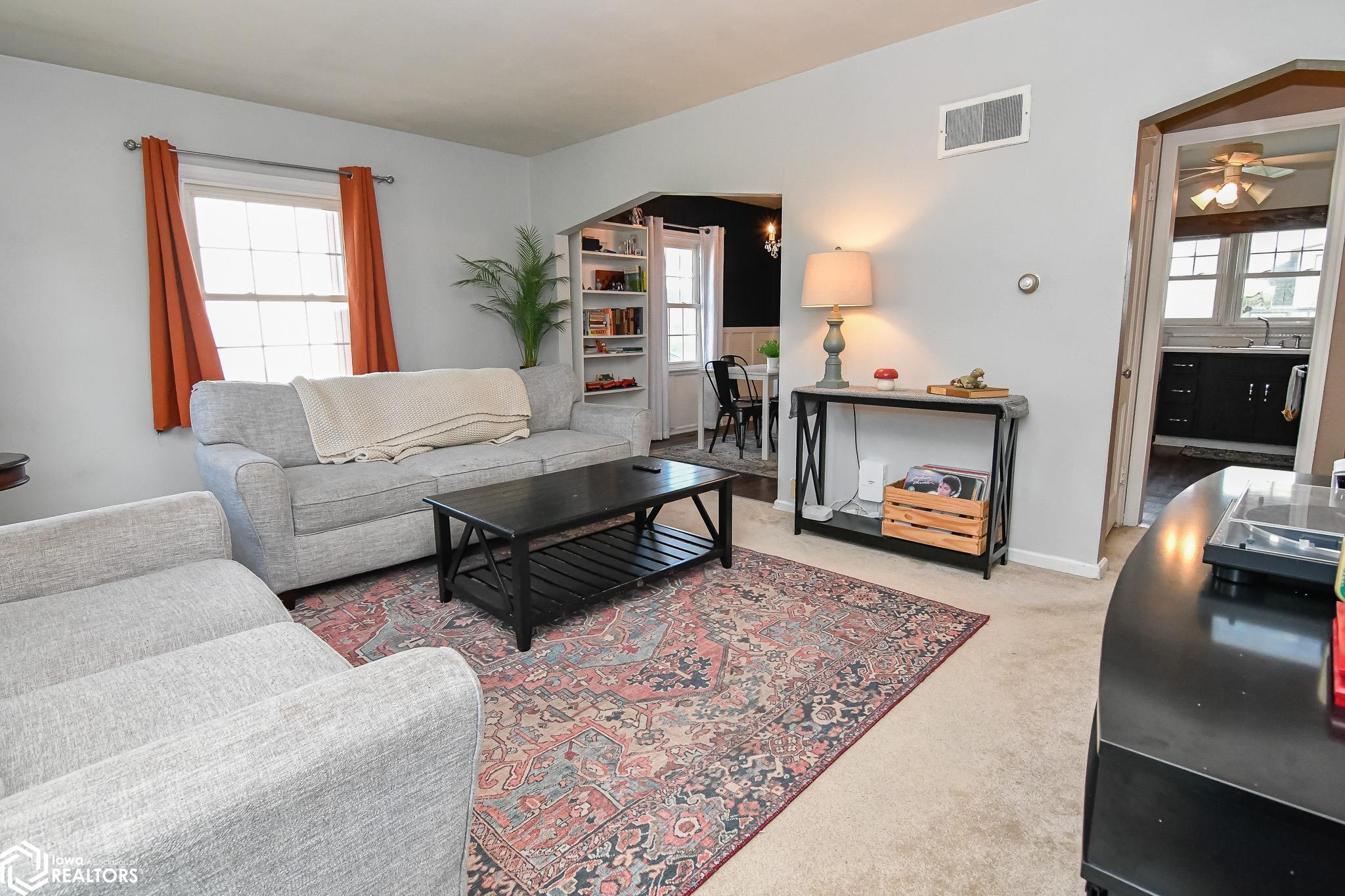 Property Photo: 1606 E Nevada Street IA 50158