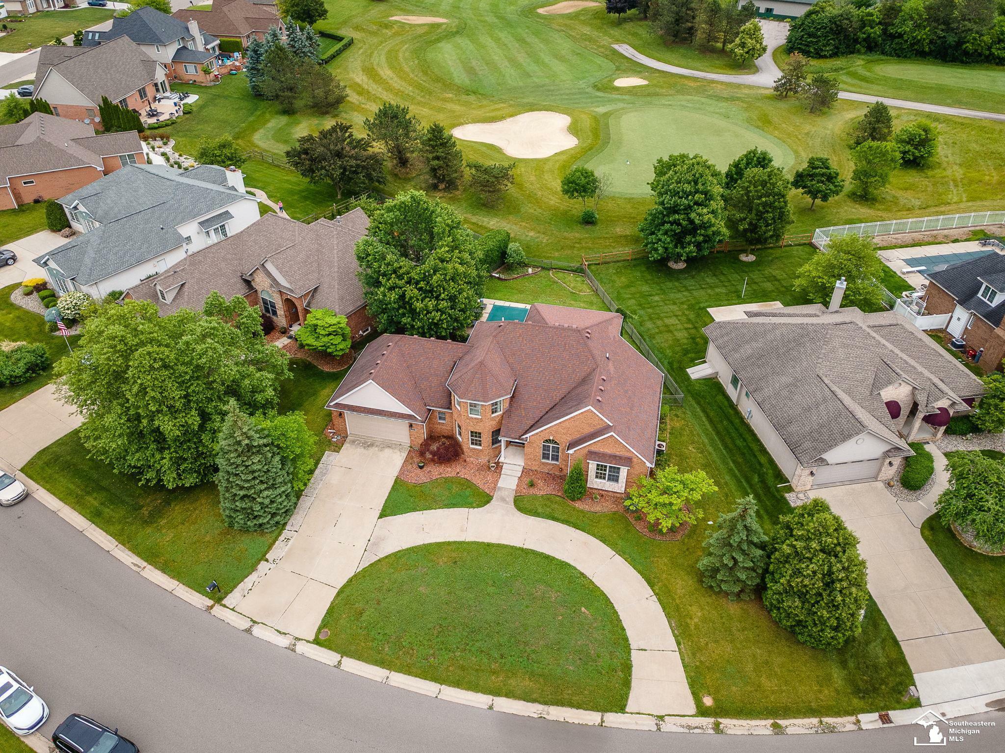 Property Photo: 831 Saint James Park Avenue MI 48161