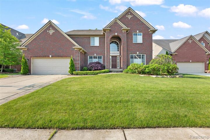 Property Photo:  392 Gunston Court  MI 48083 6508 