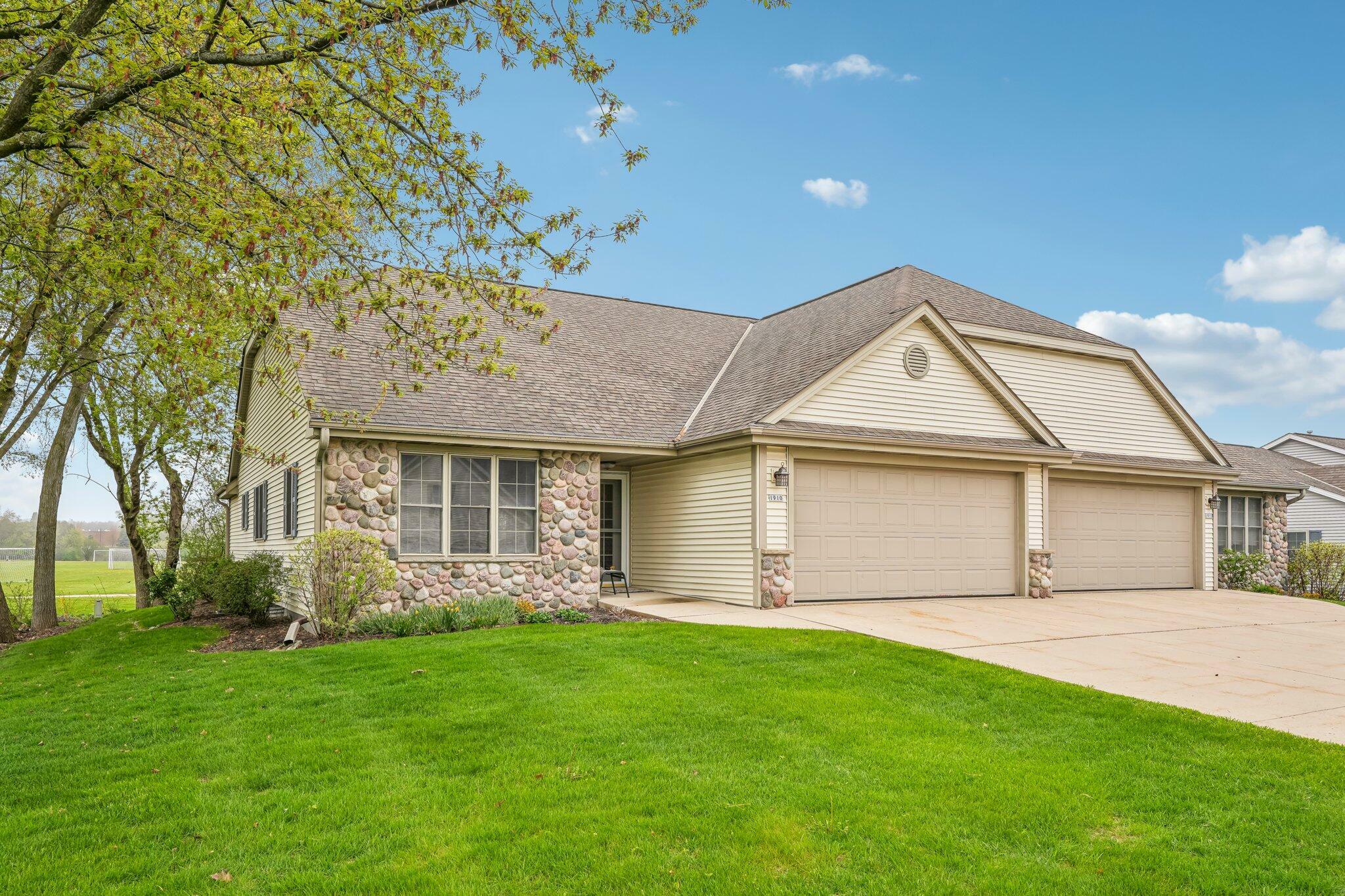 Property Photo: 1910 Cedar St WI 53024