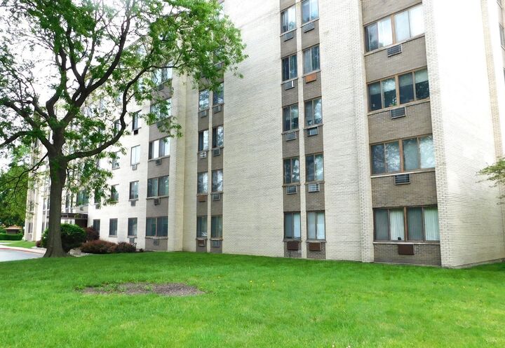 Property Photo:  9740 S Pulaski Road 107  IL 60453 