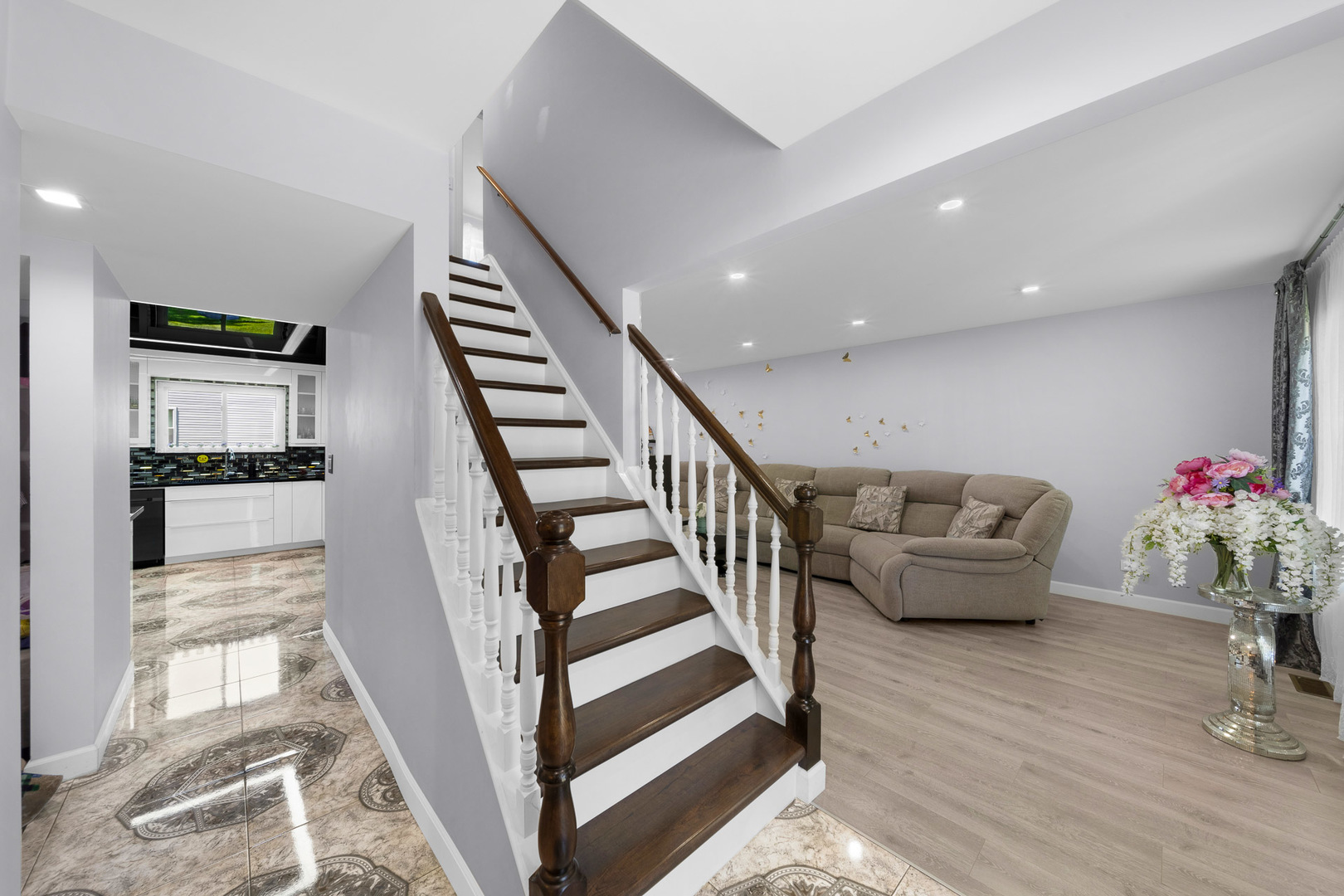 Property Photo: 264 N Southport Road IL 60060