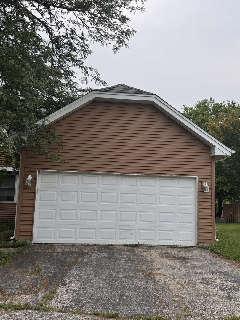 Property Photo: 1327 Andover Drive Andover Drive 1327 IL 60504
