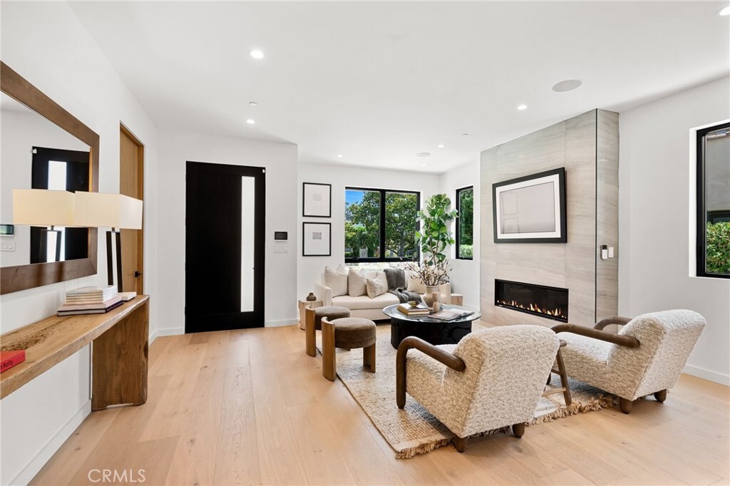 Property Photo: 555 N Plymouth Boulevard CA 90004