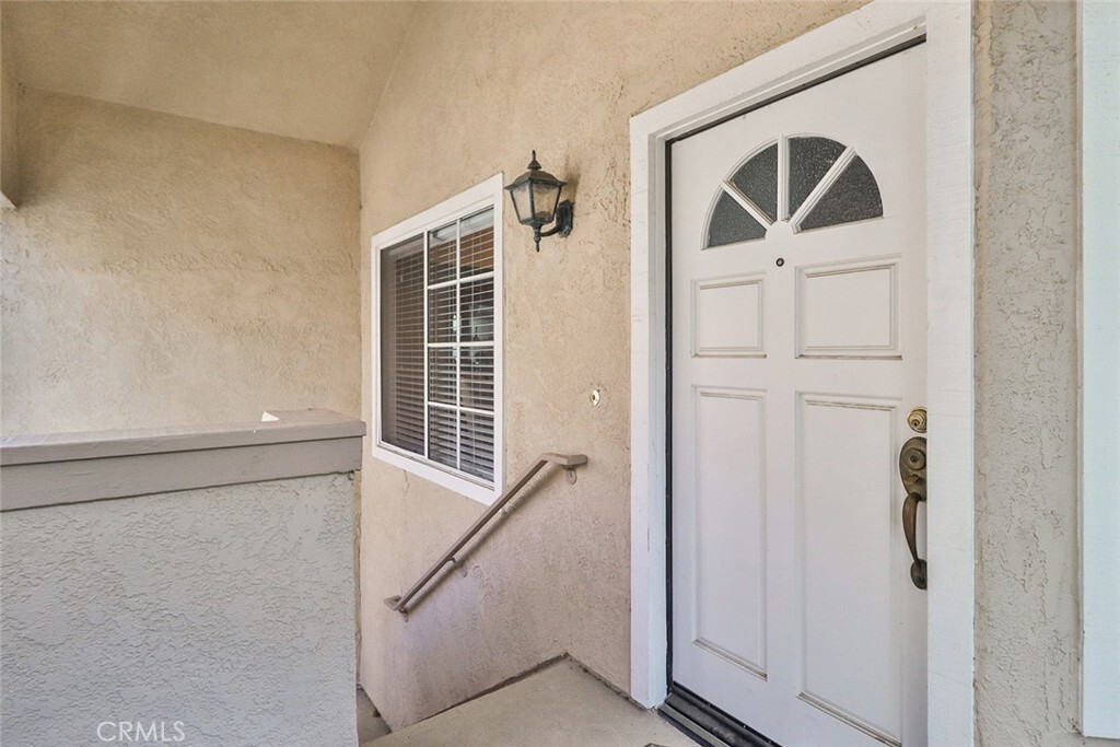 Property Photo:  625 Hazelwood Way A  CA 93065 