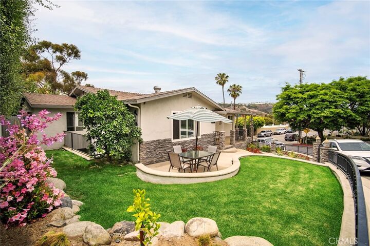 Property Photo:  1413 Avenida De La Estrella  CA 92672 