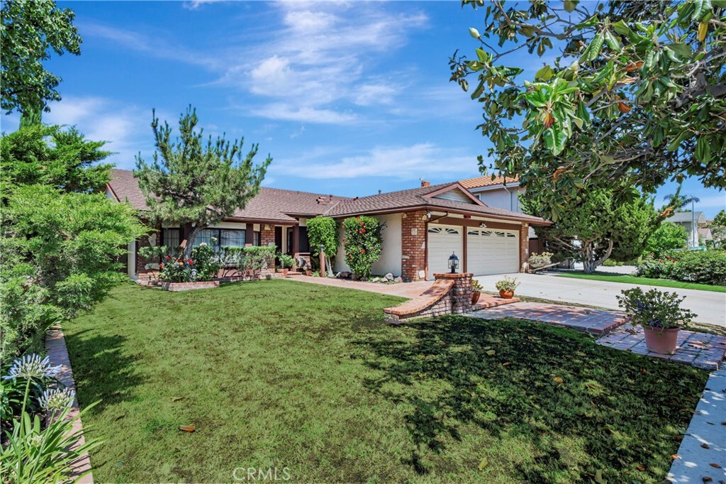 Property Photo: 9939 Hanna Avenue CA 91311