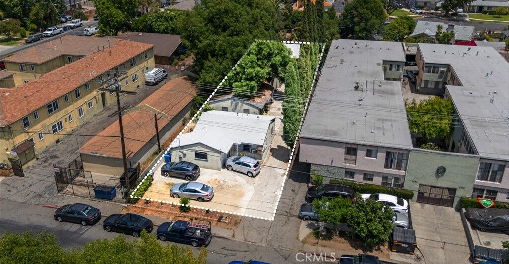 Property Photo:  6240 Hazeltine Avenue  CA 91401 