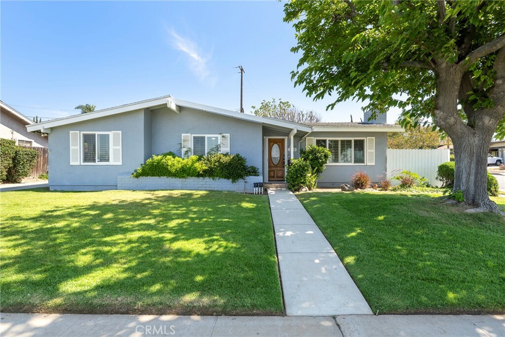 228 W Old Mill  Corona CA 92882 photo