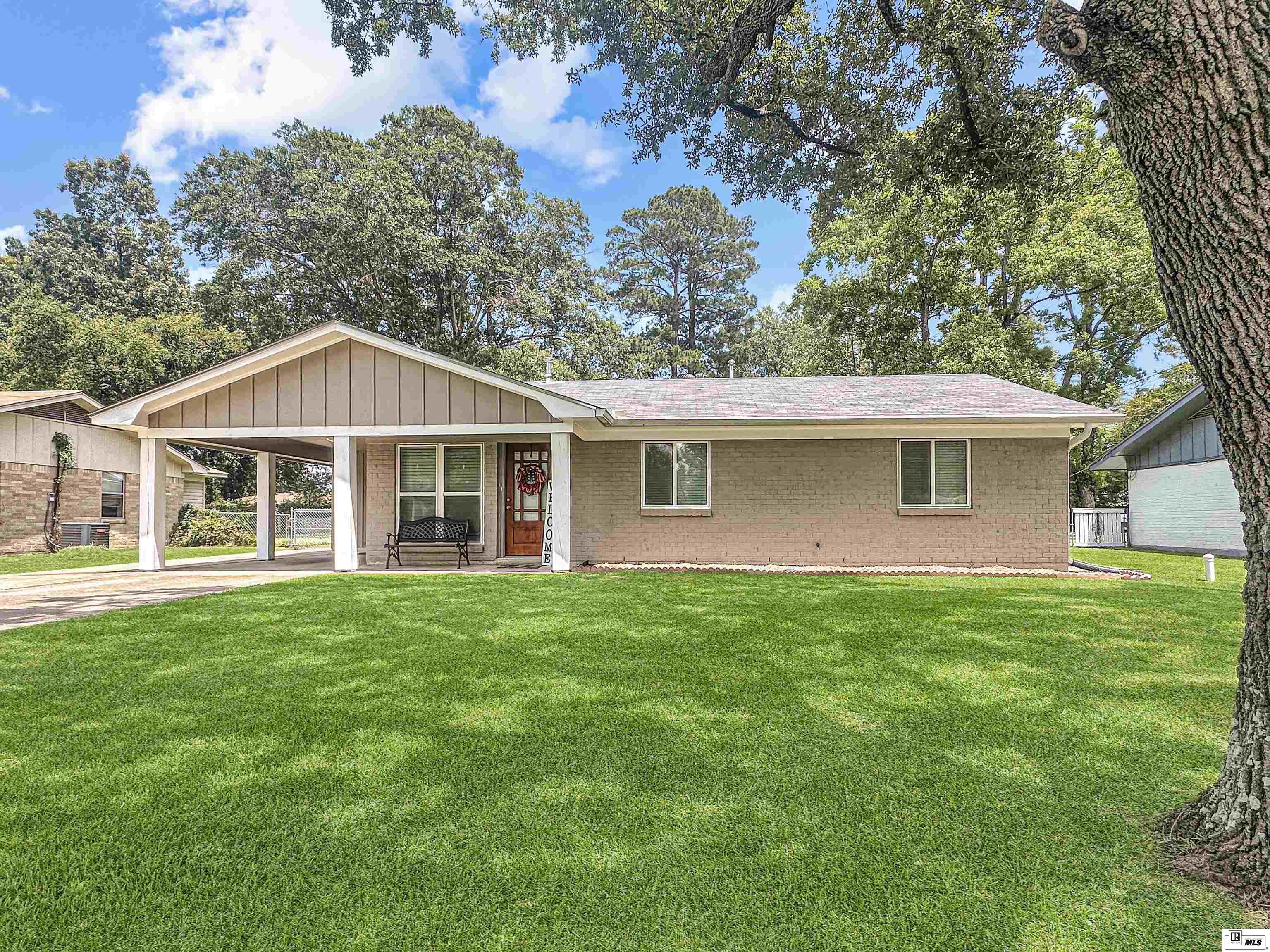 Property Photo: 200 Westside Drive LA 71291